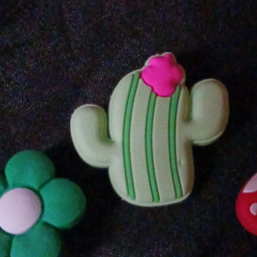 Girlie croc accessory - Picture 3 of 5